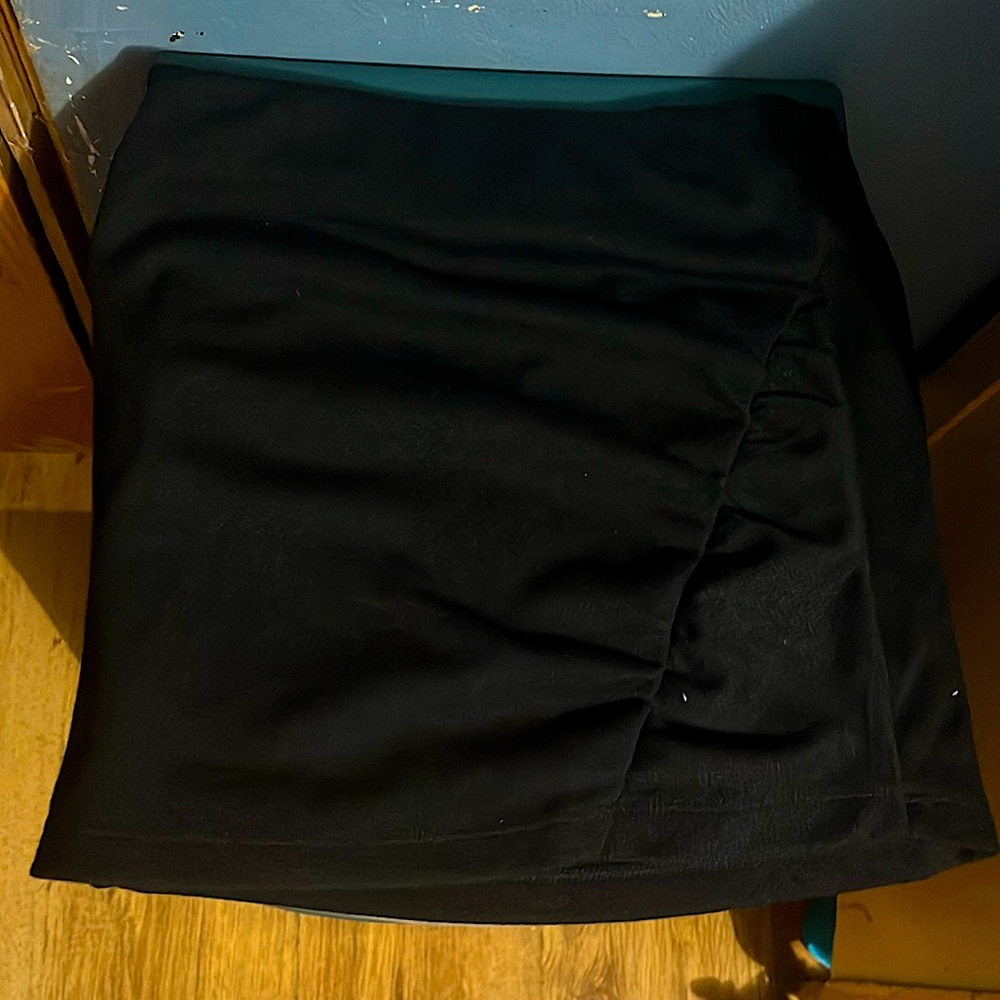 I’m selling this mini urban outfitters skirt it is very comfortable would wear.